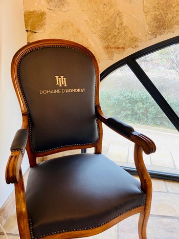 domaine_hondrat_fauteuiltatalulu.jpg